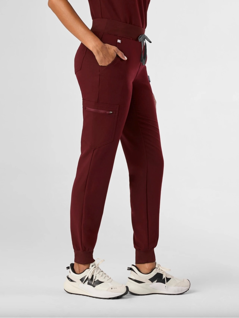 FIGS Women’s Zamora Jogger Scrub Pant Burgundy Size M/P - Picture 3 of 6